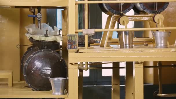 Stroje Zařízení Továrně Mýdlo Kotle Nádrže Uvnitř Továrny Stroje Výrobu — Stock video