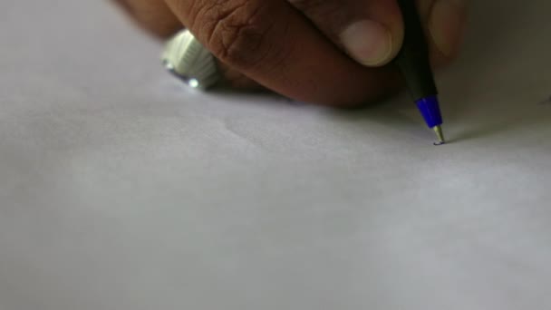 Ofisteki Toplantısı Sırasında Beyaz Kağıda Kalemle Kısa Bir Metin Yazma — Stok video