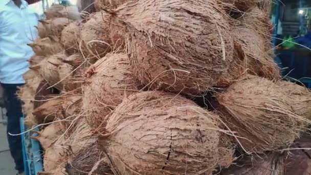 Fechar Carrinho Cheio Coco Templo Roadside Pile Coconuts Roadside Loja — Vídeo de Stock