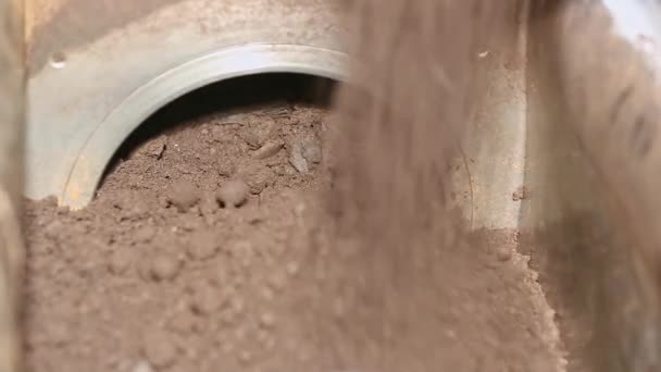 Closeup Derramar Incenso Misturado Uma Câmara Hidráulica Para Fazer Cones — Vídeo de Stock