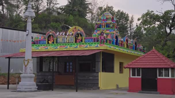Vue Sur Nouveau Temple Hindou Situé Dans Environnement Jungle Périphérie — Video