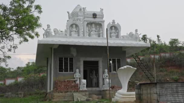 Kilátás Hindu Templom Épül Dzsungel Környezetben Nyáron Templom Építés Alatt — Stock videók
