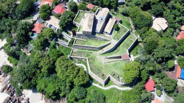 Florianopolis 'teki Jos da Ponta Grossa Kalesi' nin havadan görünüşü, Forte Beach 'teki Santa Catarina ve Brezilya İmparatorluğu döneminden kalma bir Portekiz sömürge binası..