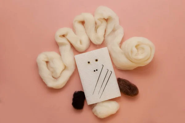 Toy Needle Felting Kit White Yarn Pink Background Small Woolen — Stock Photo, Image