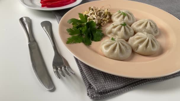 Khinkali Plato Dumpling Popular Cocina Georgiana Hecho Perillas Retorcidas Masa — Vídeo de stock