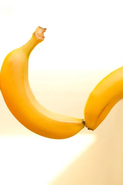 Deux Bananes Sexy Touchant Heureux Jaune Fruits Banane Lévitation Sur — Photo
