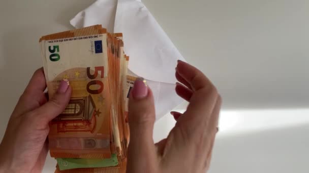 Kobiety Liczą Pieniądze Banknoty Euro Posiadaniu Dużo Nagrań Kasą Wysokiej — Wideo stockowe