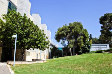 HAIFA, ISRAEL - 23 Mayıs 2019 Chais Aile Bahçesi. Technion 'daki fakülte binası - İsrail Teknoloji Enstitüsü önde gelen akademik kurum, Hayfa' daki kamu araştırma üniversitesi.