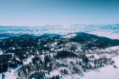 Utah 'taki kış dağlarının havadan görünüşü