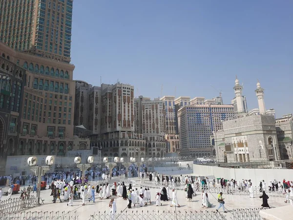 Una Hermosa Vista Del Patio Exterior Del Masjid Haram Torre —  Fotos de Stock