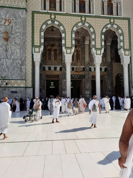 Pielgrzymi Różnych Krajów Świata Przybywają Bab Fahd Masjid Haram Mekka — Zdjęcie stockowe