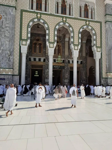 Peregrinos Diferentes Países Mundo Estão Entrando Bab Fahd Masjid Haram — Fotografia de Stock
