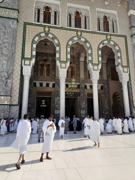 Des Pèlerins Différents Pays Monde Entrent Bab Fahd Masjid Haram — Photo