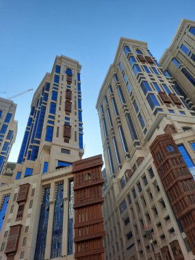 Mescid-i Haram, Mekke, Suudi Arabistan 'ın önündeki Jabal Omar' ın yüksek binalarının güzel manzarası..