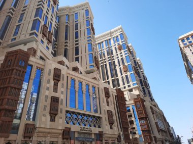 Mescid-i Haram, Mekke, Suudi Arabistan 'ın önündeki Jabal Omar' ın yüksek binalarının güzel manzarası..