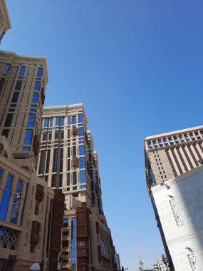 Mescid-i Haram, Mekke, Suudi Arabistan 'ın önündeki Jabal Omar' ın yüksek binalarının güzel manzarası..