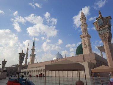  Beautiful daytime view of Masjid Al Nabawi, Medina's minarets and mosque courtyard.