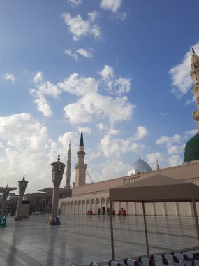  Beautiful daytime view of Masjid Al Nabawi, Medina's minarets and mosque courtyard.