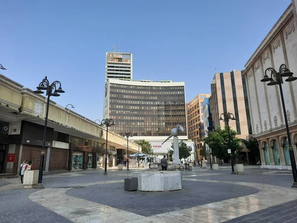 Jeddah, Suudi Arabistan 'ın ticaret merkezi ve ana alanı olan Balad' daki binaların ve sokakların manzarası.