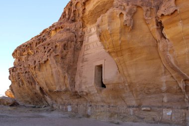 El-Ula, Suudi Arabistan 'daki Madain Saleh arkeolojik sahasının güzel gündüz manzarası.