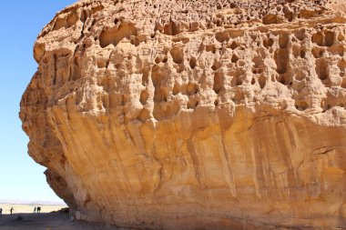 El-Ula, Suudi Arabistan 'daki Madain Saleh arkeolojik sahasının güzel gündüz manzarası.