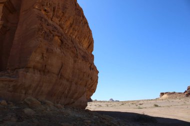 El-Ula, Suudi Arabistan 'daki Madain Saleh arkeolojik sahasının güzel gündüz manzarası.