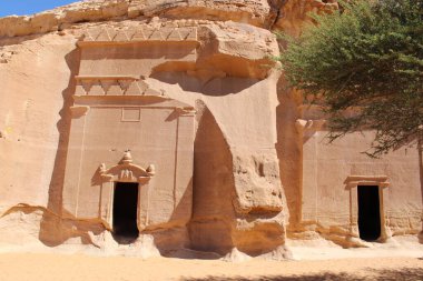 El-Ula, Suudi Arabistan 'daki Madain Saleh arkeolojik sahasının güzel gündüz manzarası.