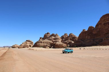 El-Ula, Suudi Arabistan 'daki Madain Saleh arkeolojik sahasının güzel gündüz manzarası.