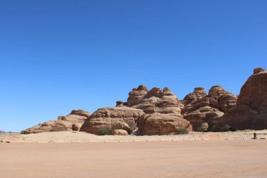 El-Ula, Suudi Arabistan 'daki Madain Saleh arkeolojik sahasının güzel gündüz manzarası.