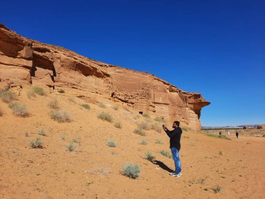  El-Ula, Suudi Arabistan 'daki Madain Saleh arkeolojik sahasının güzel gündüz manzarası.