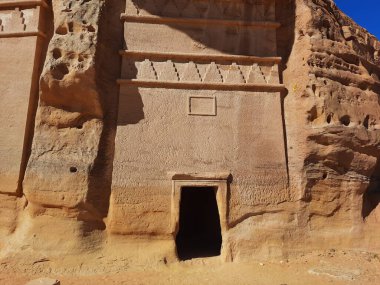 El-Ula, Suudi Arabistan 'daki Madain Saleh arkeolojik sahasının güzel gündüz manzarası.