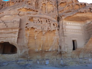 El-Ula, Suudi Arabistan 'daki Madain Saleh arkeolojik sahasının güzel gündüz manzarası.