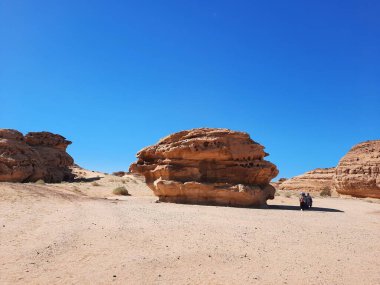 El-Ula, Suudi Arabistan 'daki Madain Saleh arkeolojik sahasının güzel gündüz manzarası.