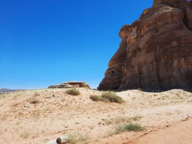 El-Ula, Suudi Arabistan 'daki Madain Saleh arkeolojik sahasının güzel gündüz manzarası.