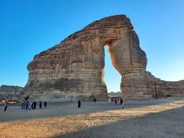 Bela Vista Noturna Elephant Rock Ula Arábia Saudita Turistas Reúnem — Fotografia de Stock