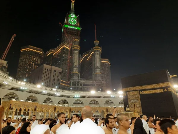 Pendant Mois Ramadan Des Pèlerins Monde Entier Interprètent Tawaf Autour — Photo