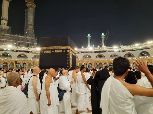 Время Месяца Рамадан Паломники Мира Совершают Обход Кабы Заповедной Мечети — стоковое фото