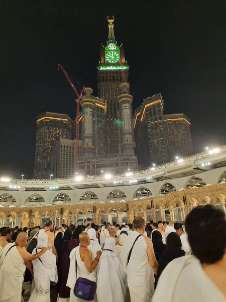 Während Des Fastenmonats Ramadan Führen Pilger Aus Aller Welt Tawaf — Stockfoto