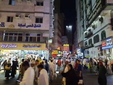 Dünyanın dört bir yanından çok sayıda hacı Mescidi Haram, Mekke yakınlarındaki dış yolda toplandı..