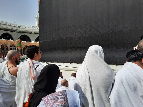 Poutníci Celého Světa Jsou Přítomni Nádvoří Masjid Haram Pro Tawaf — Stock fotografie