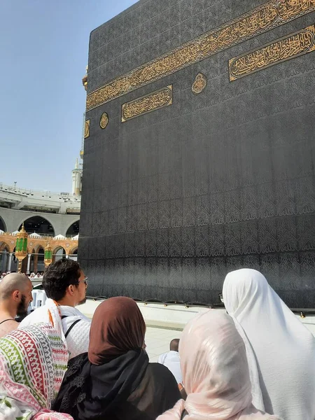 Pielgrzymi Całego Świata Obecni Dziedzińcu Masjid Haram Tawaf — Zdjęcie stockowe