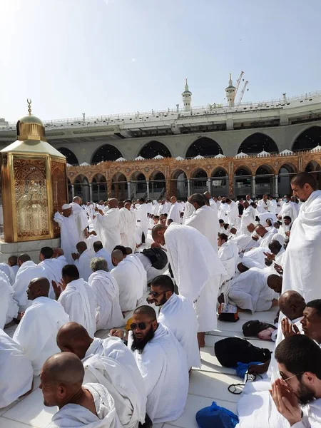 Poutníci Celého Světa Jsou Přítomni Nádvoří Masjid Haram Pro Tawaf — Stock fotografie