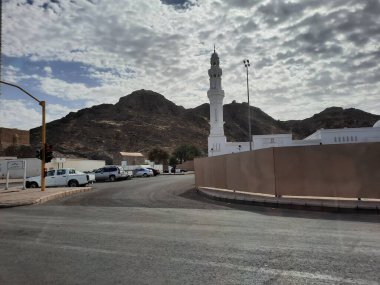 Suudi Arabistan, Madinah 'taki Khandaq Camii' nin güzel gündüz manzarası..