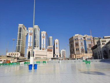 Mekke 'deki Mescid-i Haram' dan Jabal Omar yerleşim merkezinin güzel gündüz manzarası..