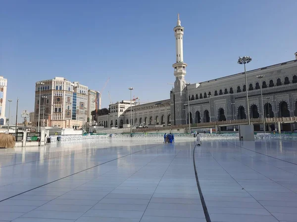 Piękny Widok Dzień Zewnętrznego Dziedzińca Masjid Haram Mekka — Zdjęcie stockowe