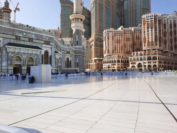Piękny Widok Dzień Zewnętrznego Dziedzińca Masjid Haram Mekka — Zdjęcie stockowe