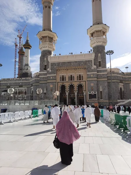 Zarándokok Világ Különböző Országaiból Belépnek Masjid Haram Bab Fahd Végre — Stock Fotó