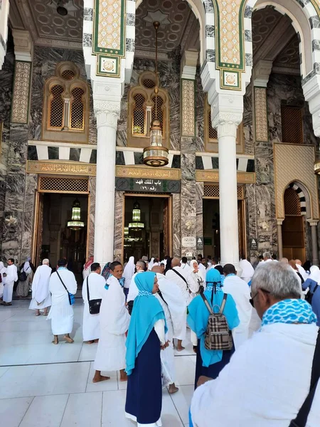 Pielgrzymi Różnych Krajów Świata Przybywają Masjid Haram Bab Fahd Aby — Zdjęcie stockowe