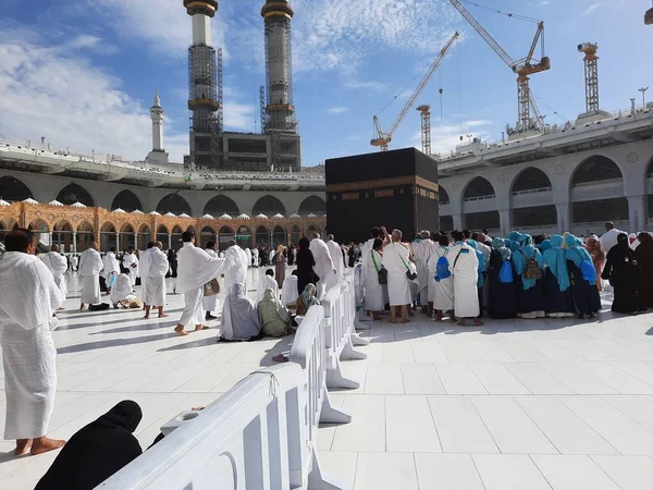 Peregrinos Diferentes Países Mundo Estão Realizando Tawaf Pátio Masjid Haram — Fotografia de Stock