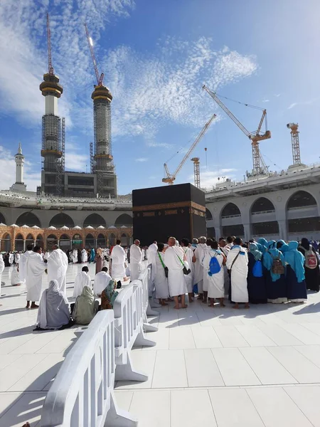 Peregrinos Diferentes Países Del Mundo Están Realizando Tawaf Patio Masjid — Foto de Stock